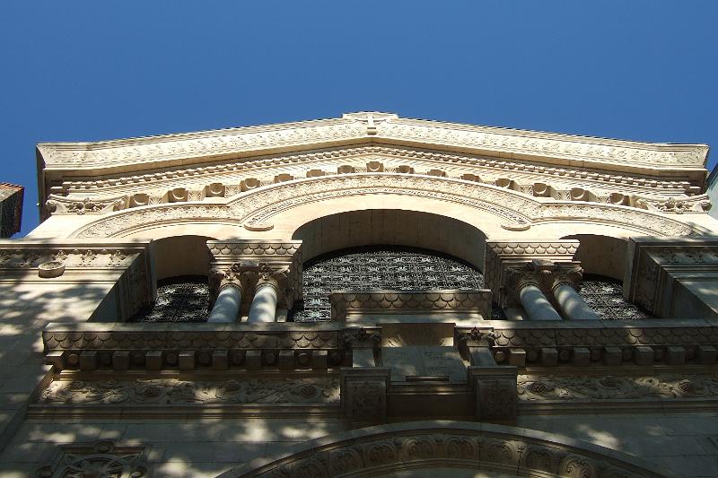 2010-06- (177).JPG - In diesem links der Rhône gelegenen Stadtteil gibt es Gebäude aus dem 19. bis 21. Jahrhundert